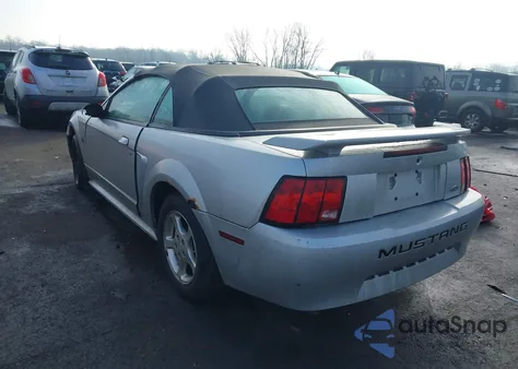 2004 Ford Mustang z USA, uszkodzony, nr VIN 1FAFP44434F108213